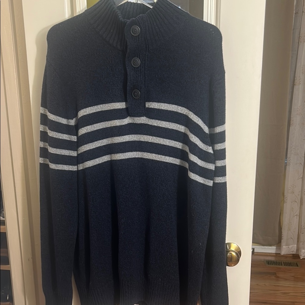 Urban Outfitters Navy Blue and Gray Men's Sweater great condition - Picture 8 of 10
